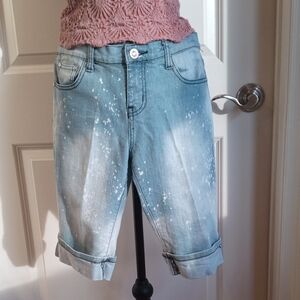 Touch Me Brand Bleach Spot Blue Denim Capris. Size 9/10